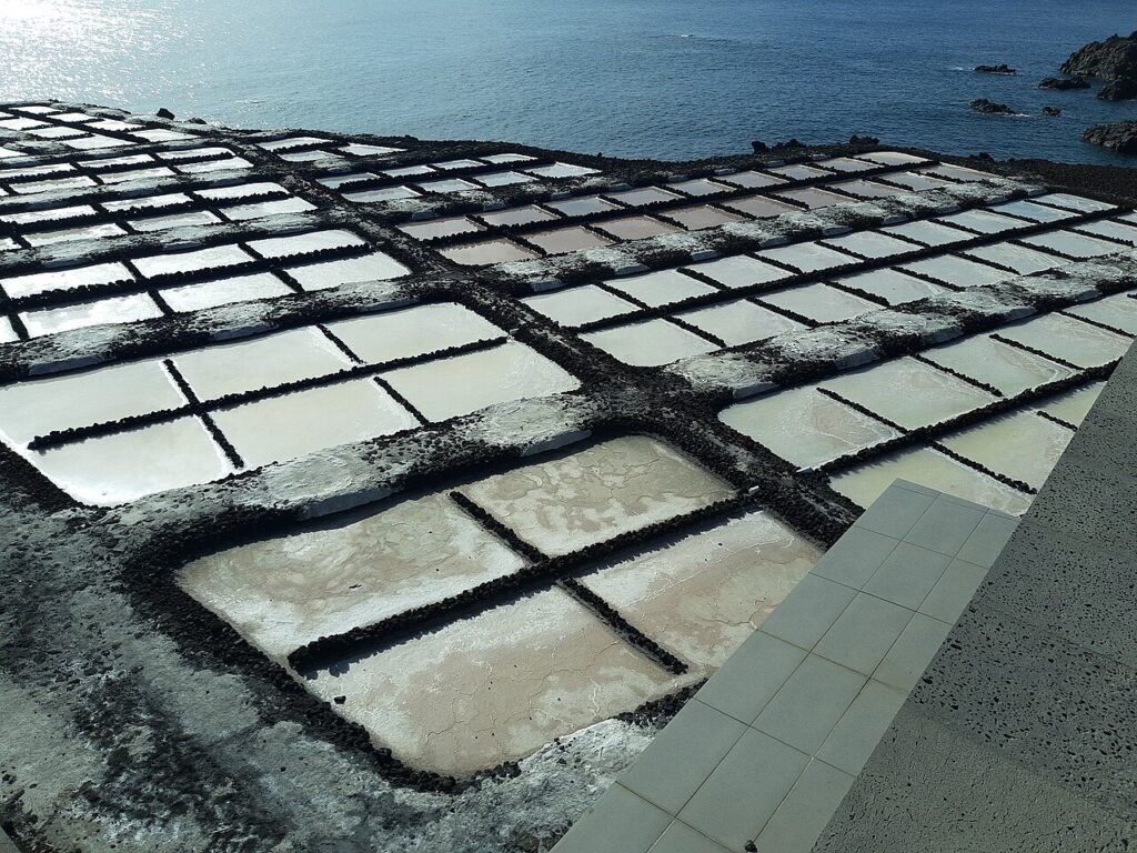 Salinas y paisaje volcánico de Fuencaliente, La Palma